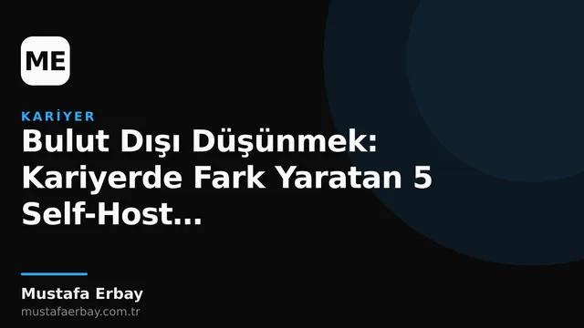 Bir sunucu rafının önünde duran ve sistemleri inceleyen bir teknoloji uzmanı