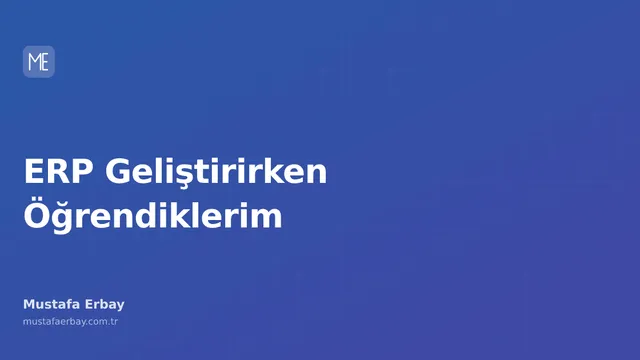 Bir üretim tesisinde, karmaşık ERP ekranlarına odaklanmış bir operatörün silüeti
