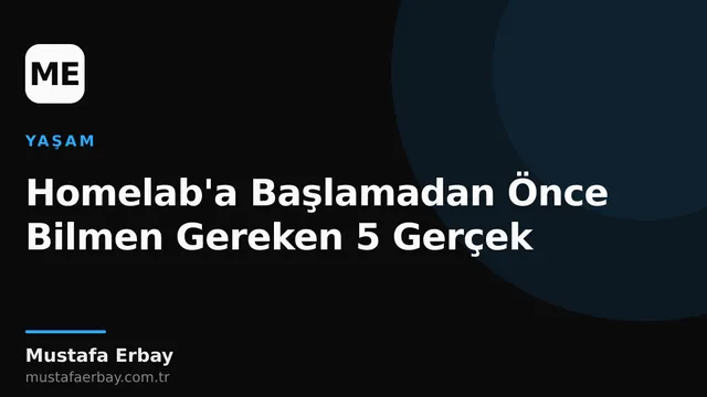 Renkli kablolarla dolu bir masaüstü bilgisayar ve ağ cihazları görseli, homelab kurulumunu temsil ediyor.