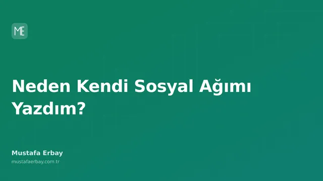 Bir kişinin elinde, üzerinde 'Kendi Sosyal Ağım' yazan bir akıllı telefon tutarken, arka planda soyut bir ağ bağlantısı simgesi bulunuyor.
