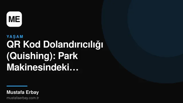 Bir park ödeme makinesi üzerinde sahte QR kod etiketi ve bir akıllı telefonun QR kodu taraması