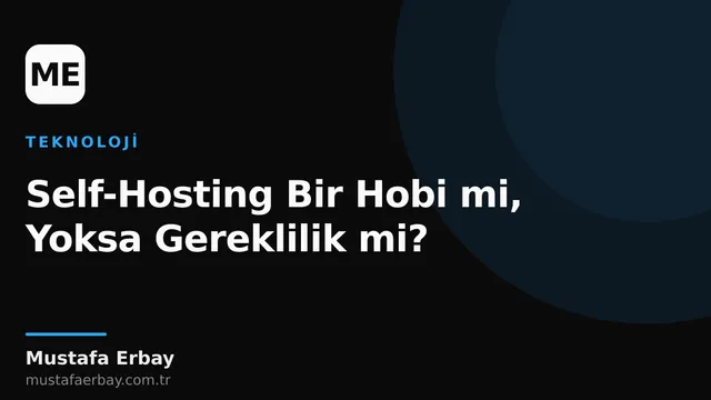 Bir sunucu odasında yanan ışıklar ve kabloların karmaşık görüntüsü.