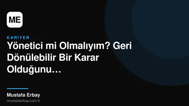 Kariyer yol ayrımında olan bir kişinin silüeti, solunda kod, sağında yöneticilik sembolleri, arkasında dönen bir ok işareti.