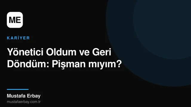 Bir yöneticinin masası ve klavye başında kod yazan bir geliştirici figürü, kariyer geçişini simgeliyor.