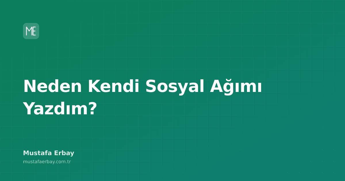 Bir kişinin elinde, üzerinde 'Kendi Sosyal Ağım' yazan bir akıllı telefon tutarken, arka planda soyut bir ağ bağlantısı simgesi bulunuyor.
