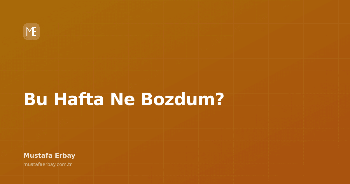 Bir sunucu odasında yanıp sönen uyarı ışıkları ve kablolar, yaşanan bir teknik sorunu temsil ediyor.