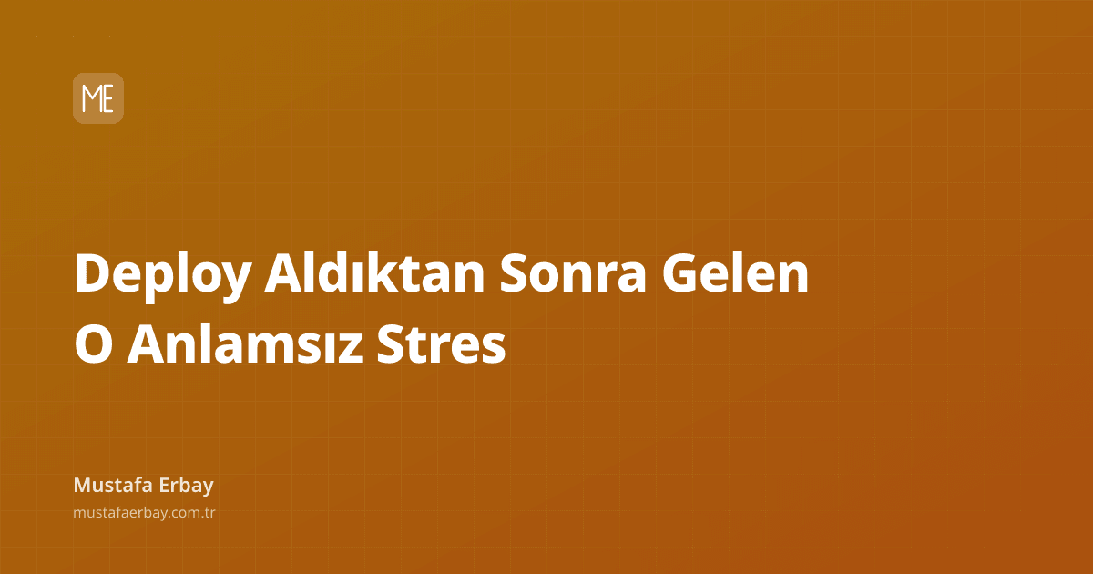 Bir deploy sonrasi monitore endiseyle bakan bir gelistirici veya sistem yoneticisi.