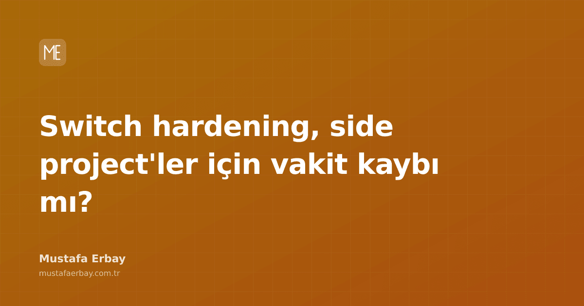 Bir ağ anahtarının (switch) üzerinde çalışan bir el, yan projelerin karmaşıklığını ve potansiyel getirilerini simgeliyor.