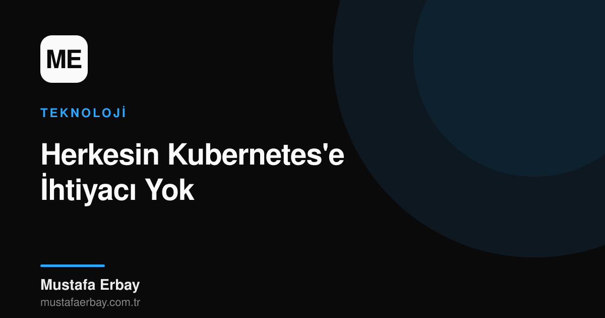 Bir bulut sunucu üzerinde minimalist bir mimariyi temsil eden soyut grafikler ve arka planda ağ bağlantıları.