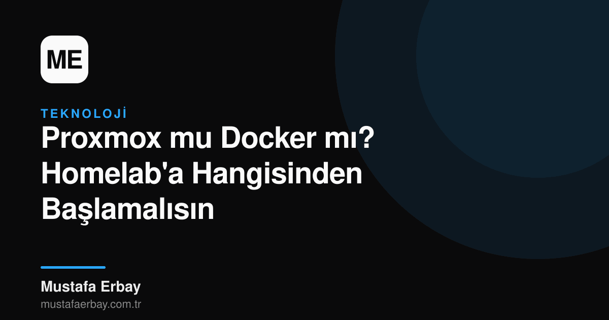 Sunucu rack'inde Proxmox ve Docker logoları