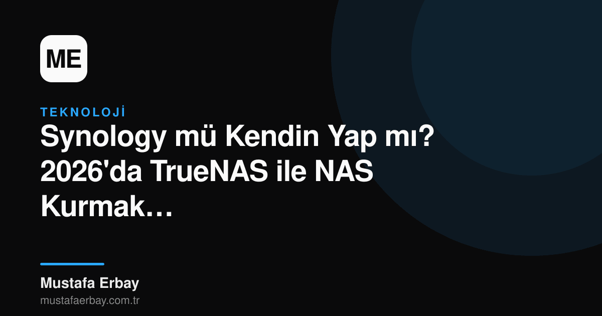 Synology ve TrueNAS logoları ile bir sunucu rafı ve disk sürücüleri, NAS sistemlerinin karşılaştırmasını simgeliyor.
