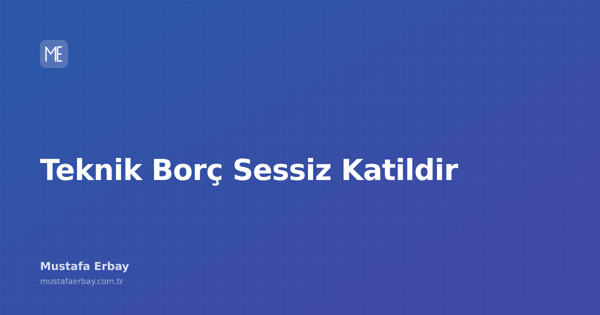 Soyut bir ortamda paslanmış, birbirine dolanmış dişliler ve kırık devre kartları. Görsel teknik borcun projeler üzerindeki sessiz ve yıkıcı etkisini simgeliyor.