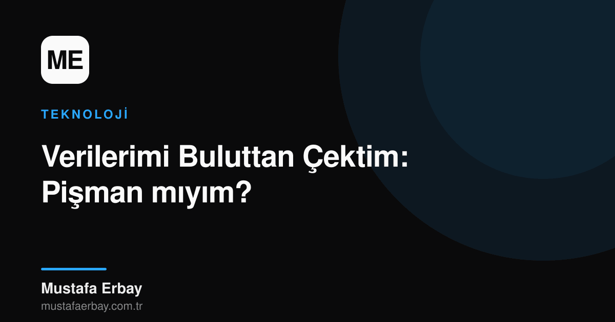 Bir sunucu odasında sunucu raflarını inceleyen bir teknisyen